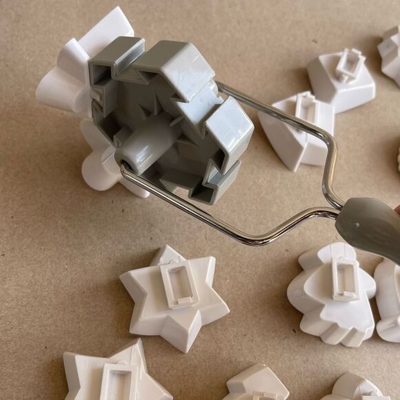 Vintage Wilton Roll-Along Cookie Cutter Multi Christmas Holiday Shapes - Picture 17 of 17